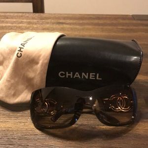CHANEL suglasses